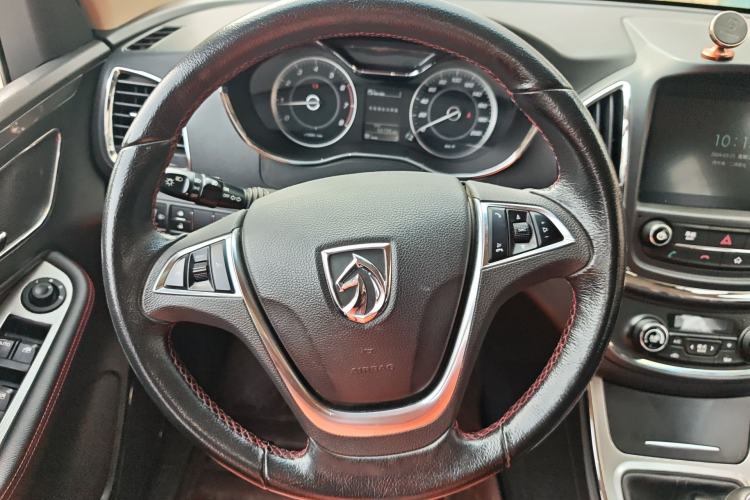 Used Baojun 560 2015 1.8L manual luxury version Steering Wheel