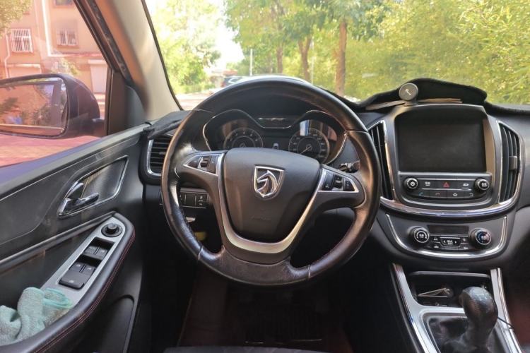 Used Baojun 560 2015 1.8L manual luxury version Steering Wheel
