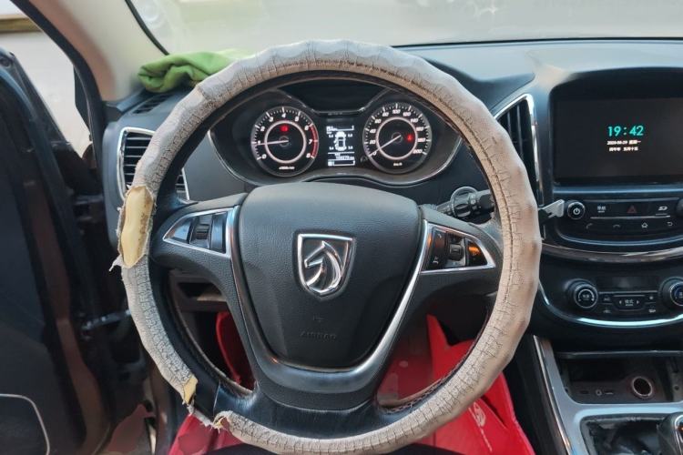 Used Baojun 560 2015 1.8L manual luxury version Steering Wheel