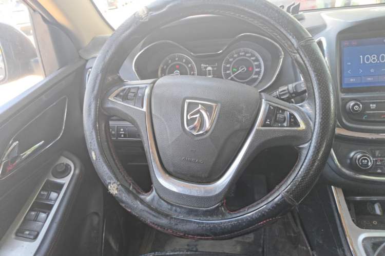 Used Baojun 560 2015 1.8L manual luxury version Steering Wheel
