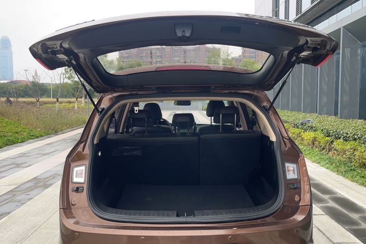 Used Baojun 560 2015 1.8L manual luxury version Trunk
