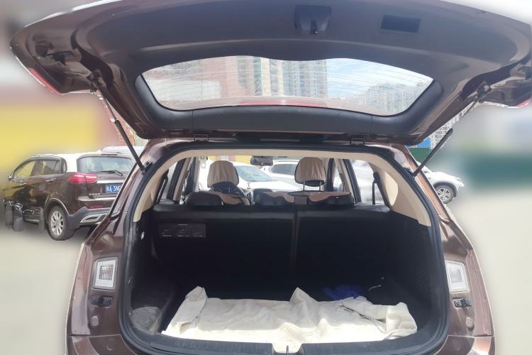 Used Baojun 560 2015 1.8L manual luxury version Trunk