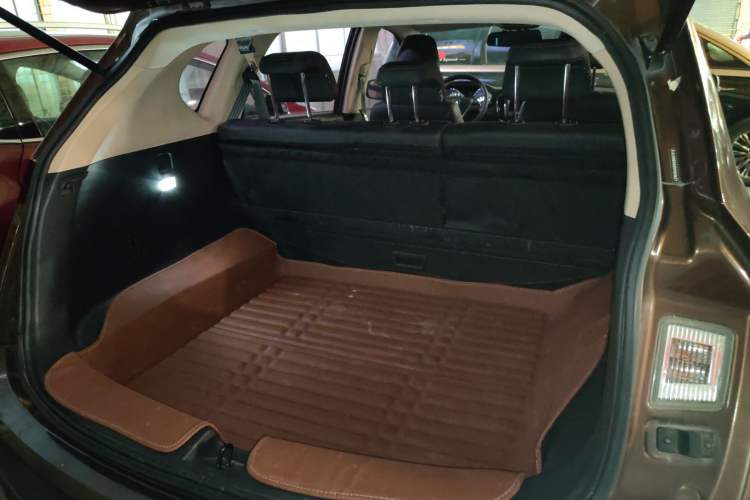 Used Baojun 560 2015 1.8L Manual Elite Edition Trunk