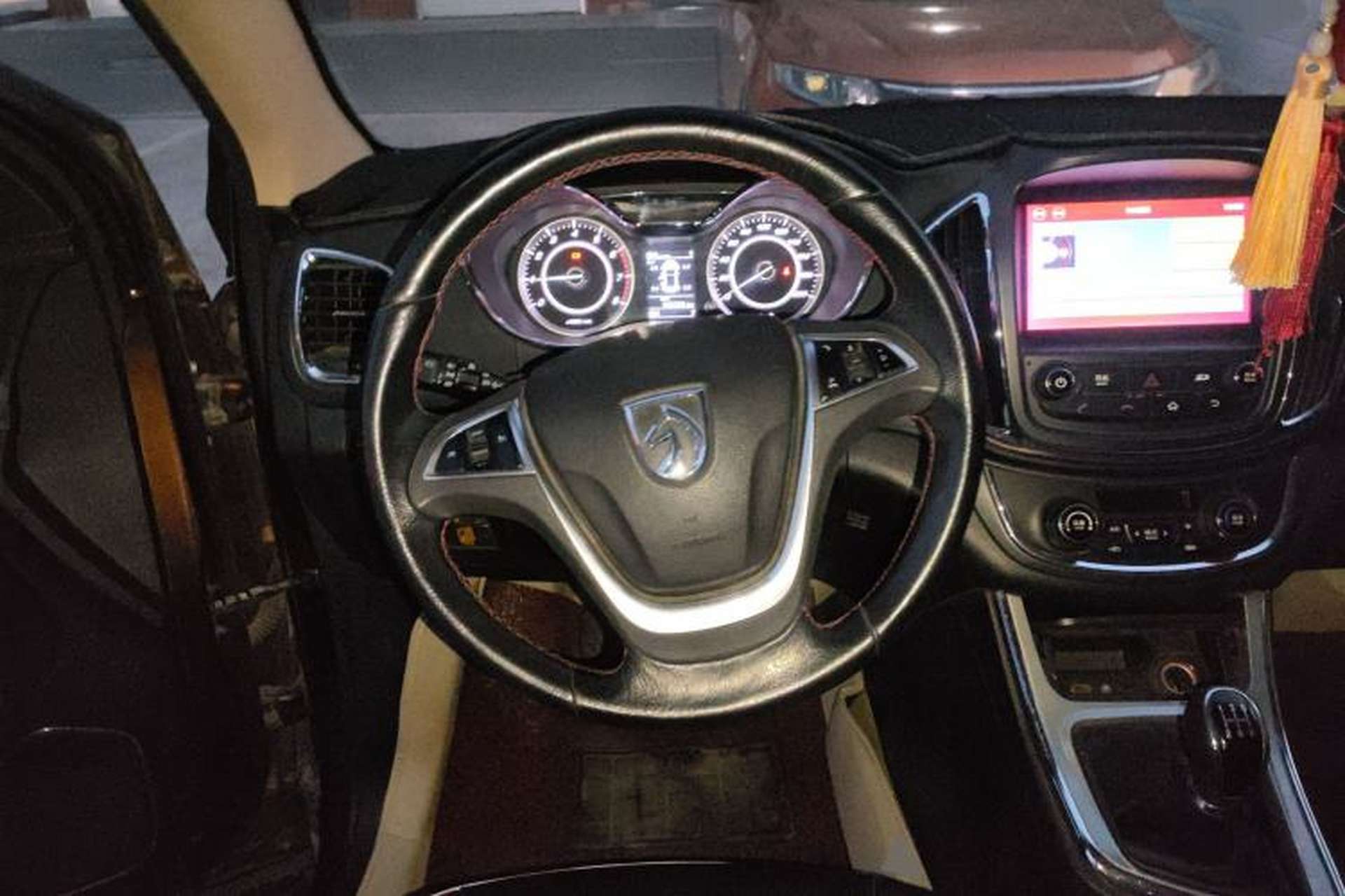 Used Baojun 560 2015 1.8L manual luxury version Steering Wheel