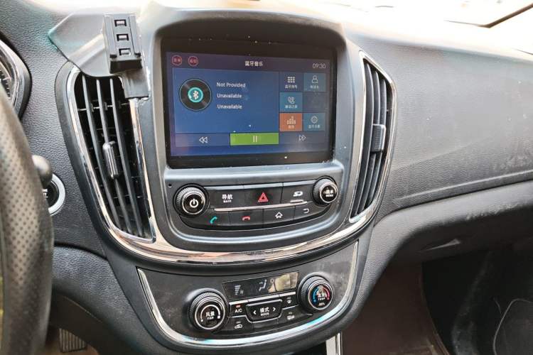 Used Baojun 560 2015 1.8L manual luxury version Audio And AC Panel