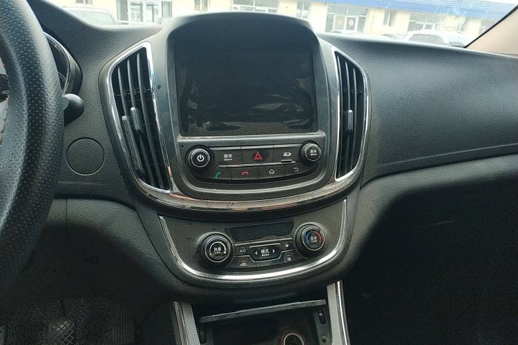 Used Baojun 560 2015 1.8L Manual Elite Edition Audio And AC Panel