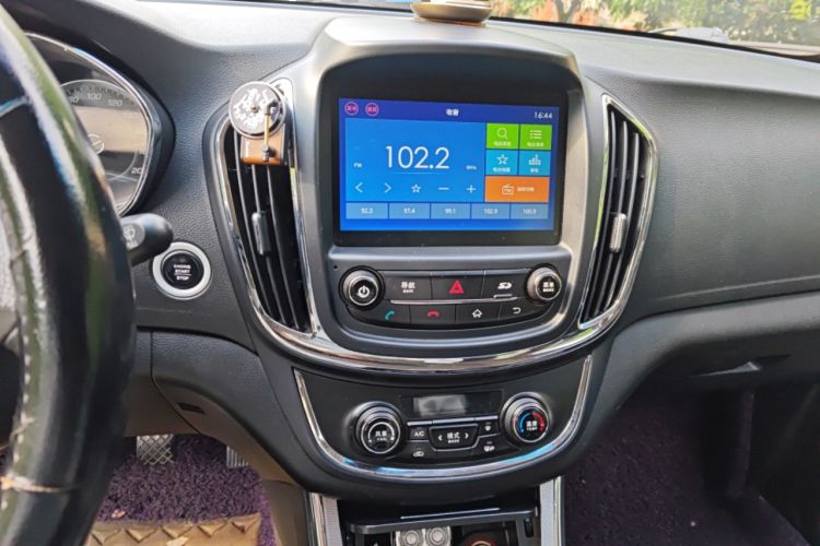 Used Baojun 560 2015 1.8L manual luxury version Audio And AC Panel