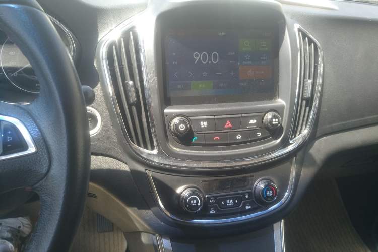 Used Baojun 560 2015 1.8L manual luxury version Audio And AC Panel