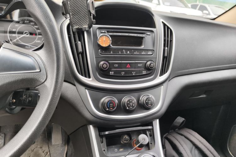 Used Baojun 560 2015 1.8L manual Comfort trim level Audio And AC Panel