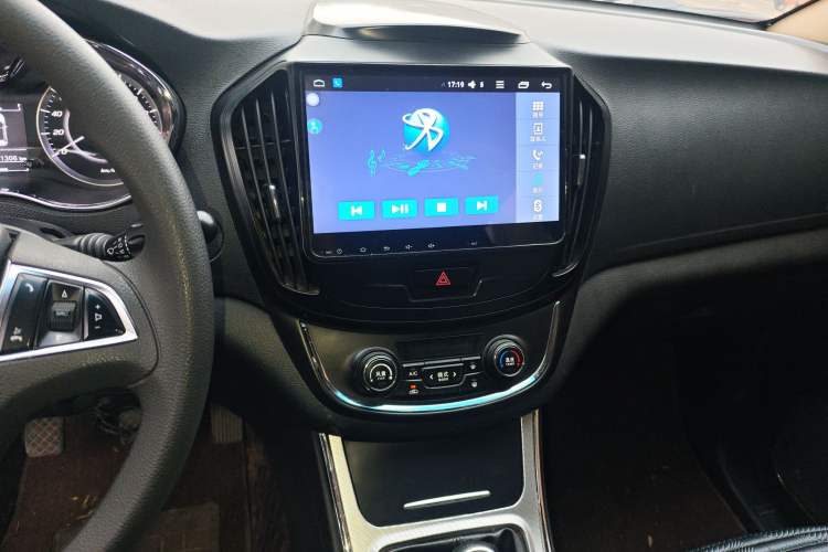 Used Baojun 560 2015 1.8L Manual Elite Edition Audio And AC Panel