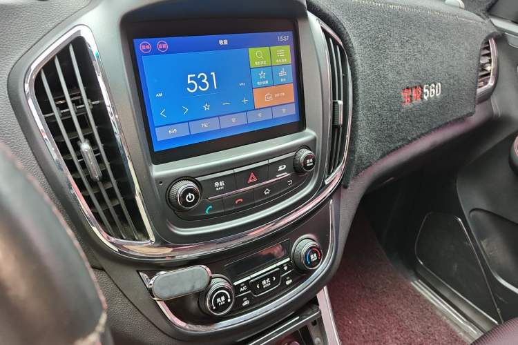 Used Baojun 560 2015 1.8L manual luxury version Audio And AC Panel