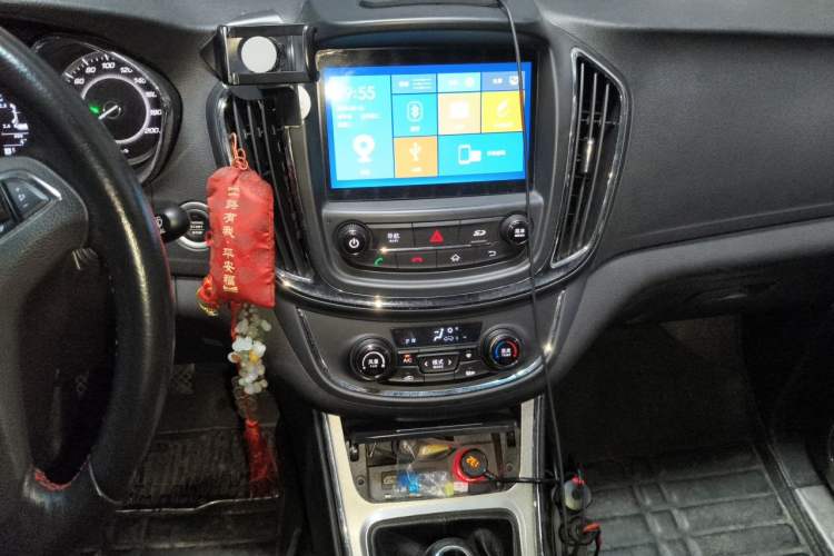 Used Baojun 560 2015 1.8L manual luxury version Audio And AC Panel