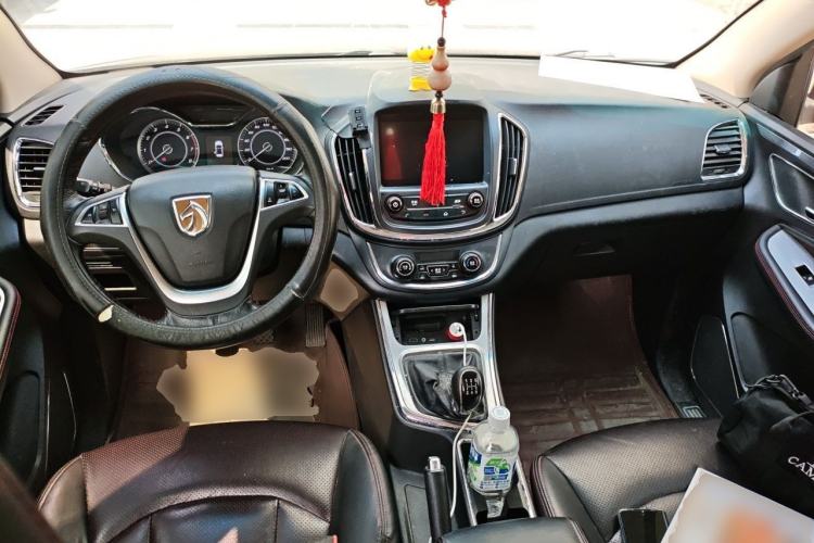Used Baojun 560 2015 1.8L manual luxury version Center Console