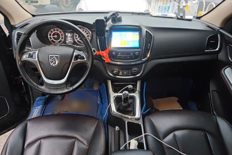 Used Baojun 560 2015 1.8L manual luxury version Center Console