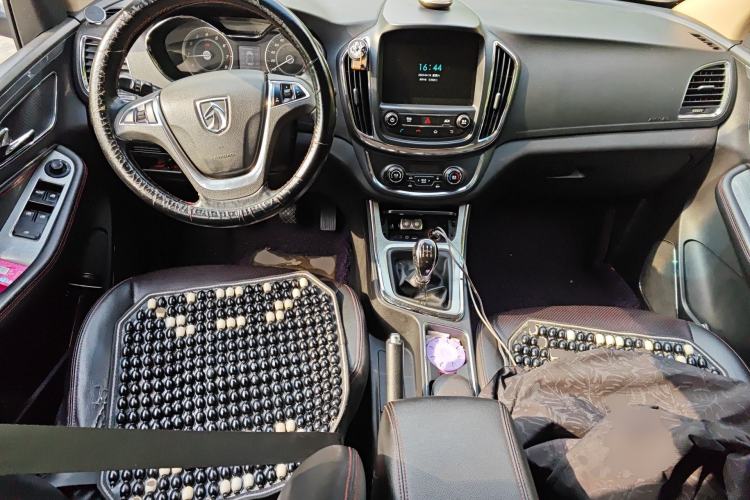 Used Baojun 560 2015 1.8L manual luxury version Center Console