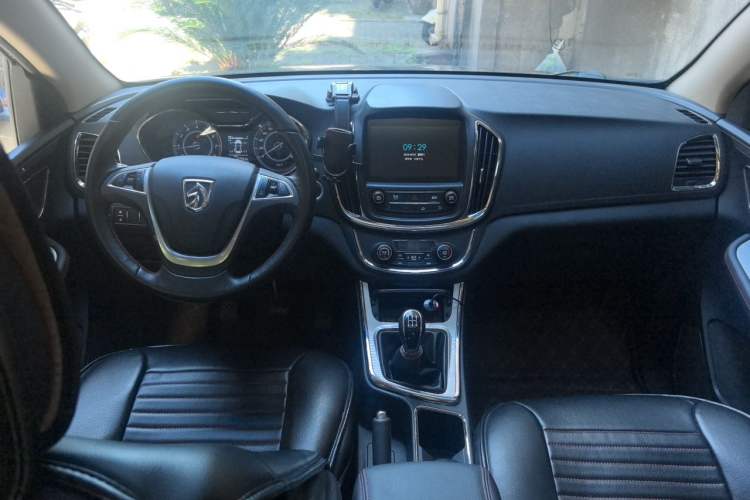 Used Baojun 560 2015 1.8L manual luxury version Center Console