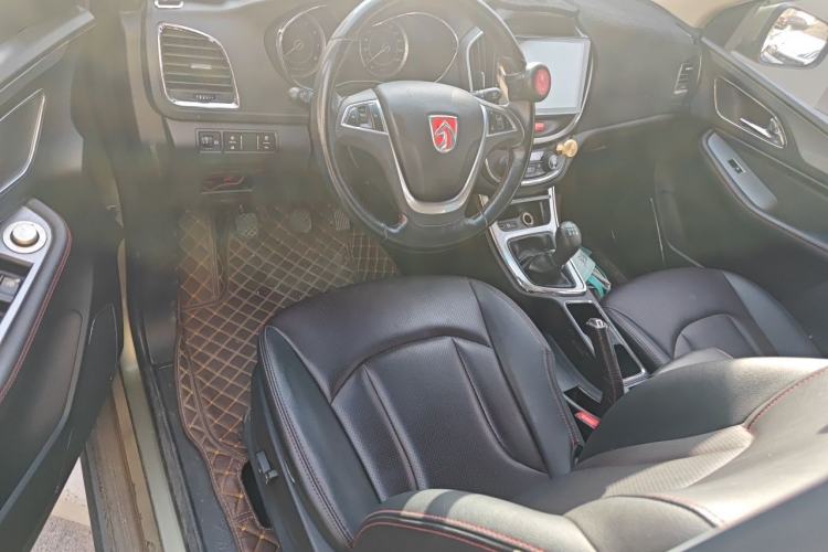 Used Baojun 560 2015 1.8L manual luxury version Center Console