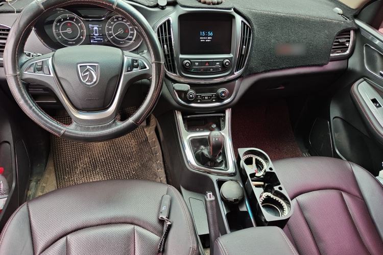 Used Baojun 560 2015 1.8L manual luxury version Center Console
