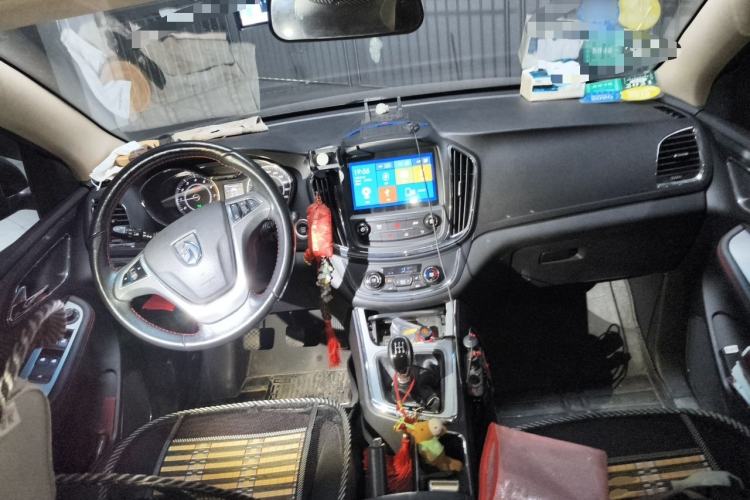 Used Baojun 560 2015 1.8L manual luxury version Center Console