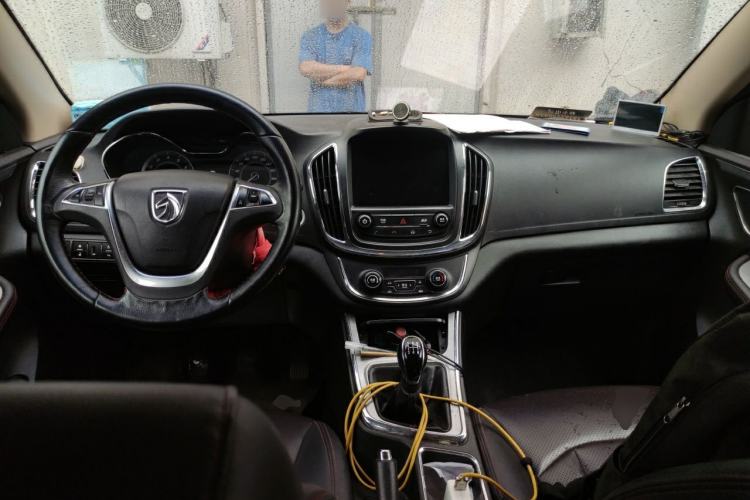 Used Baojun 560 2015 1.8L manual luxury version Center Console