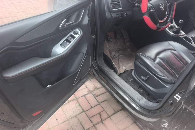 Used Baojun 560 2015 1.8L manual luxury version Driver Seat