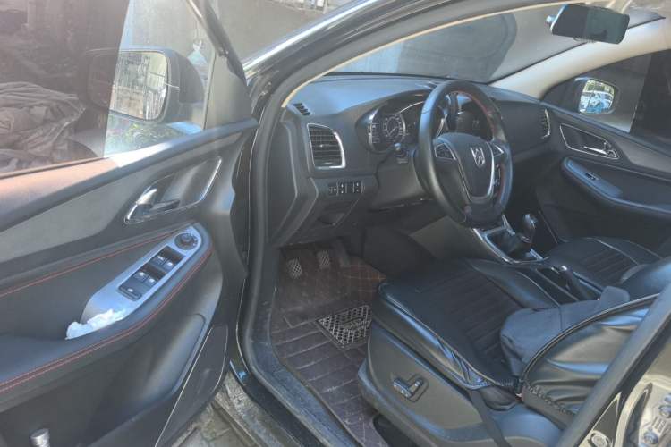 Used Baojun 560 2015 1.8L manual luxury version Driver Seat
