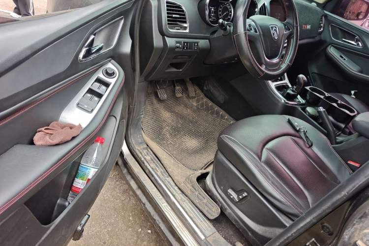 Used Baojun 560 2015 1.8L manual luxury version Driver Seat