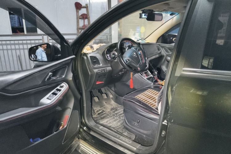 Used Baojun 560 2015 1.8L manual luxury version Driver Seat
