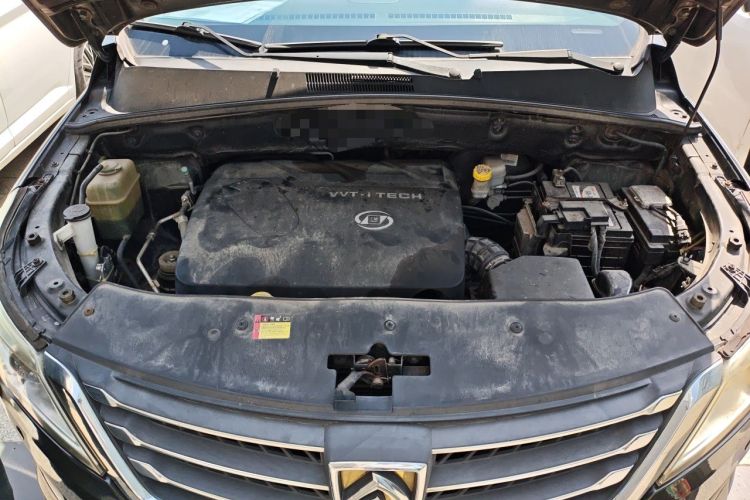Used Baojun 560 2015 1.8L manual luxury version Engine Bay