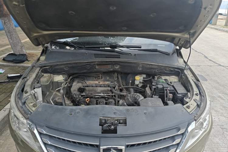 Used Baojun 560 2015 1.8L manual Comfort trim level Engine Bay