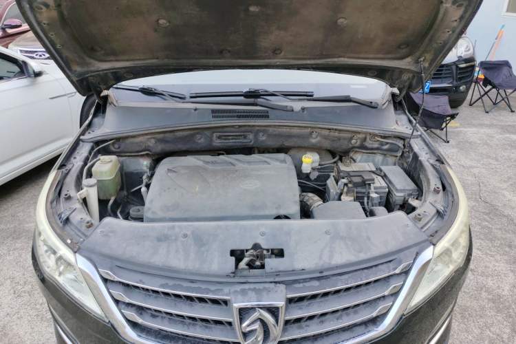 Used Baojun 560 2015 1.8L manual Comfort trim level Engine Bay