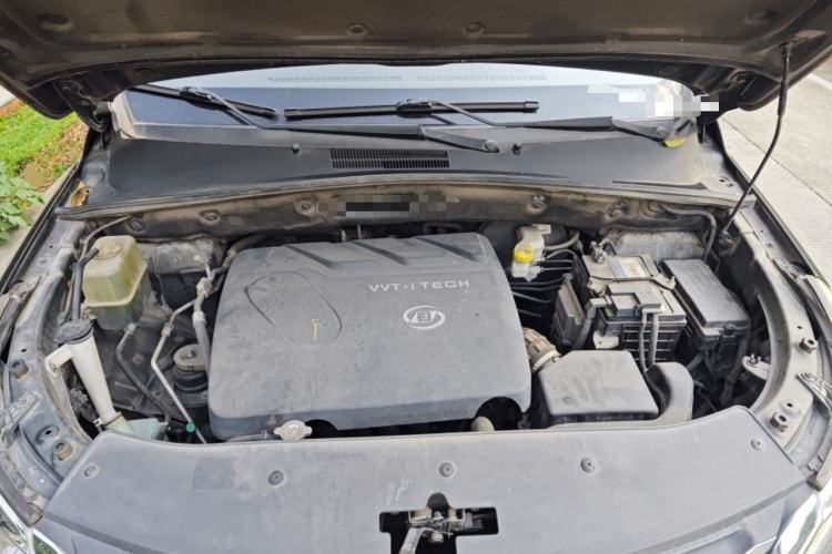 Used Baojun 560 2015 1.8L manual luxury version Engine Bay