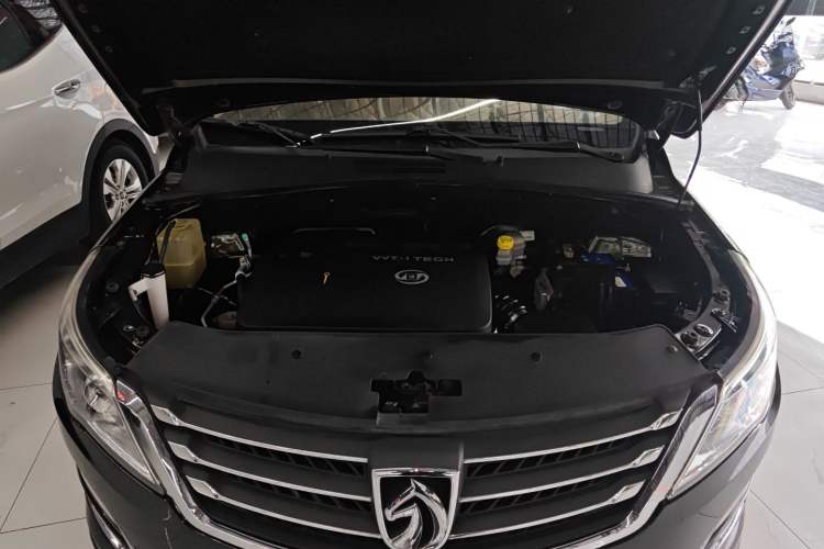 Used Baojun 560 2015 1.8L Manual Elite Edition Engine Bay