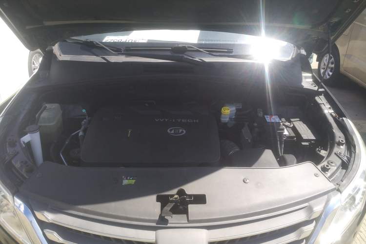 Used Baojun 560 2015 1.8L manual luxury version Engine Bay