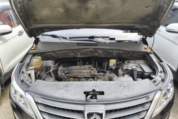 Used Baojun 560 2015 1.8L manual Comfort trim level Engine Bay