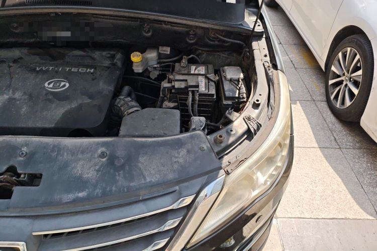 Used Baojun 560 2015 1.8L manual luxury version Engine Bay Left
