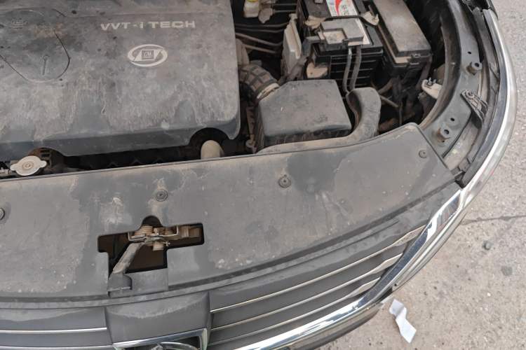 Used Baojun 560 2015 1.8L manual luxury version Engine Bay Left
