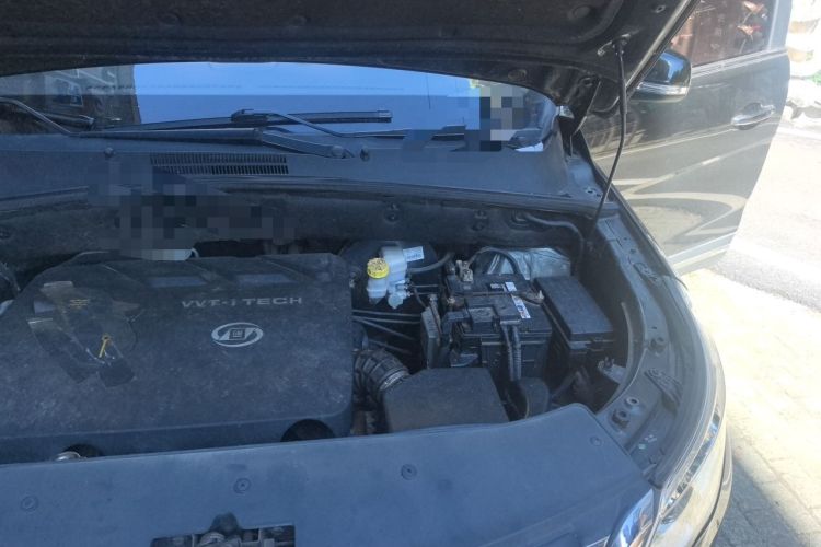 Used Baojun 560 2015 1.8L manual luxury version Engine Bay Left