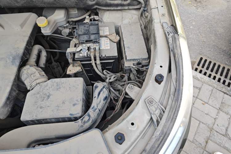 Used Baojun 560 2015 1.8L manual luxury version Engine Bay Left