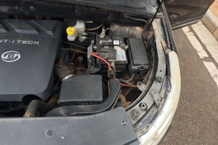Used Baojun 560 2015 1.8L Manual Elite Edition Engine Bay Left
