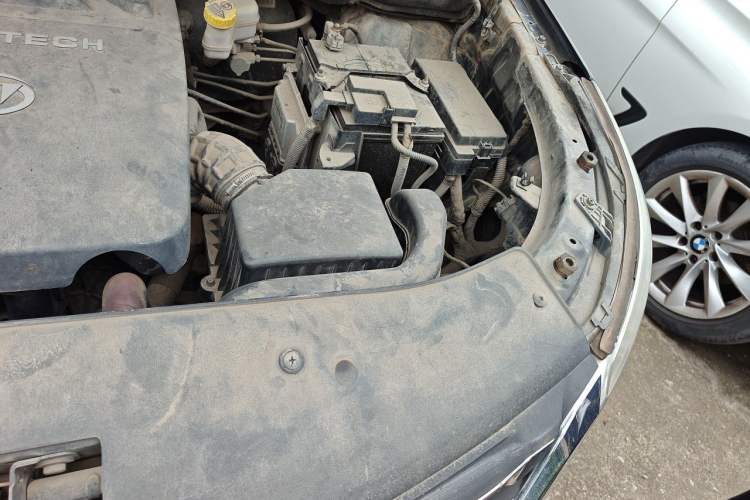 Used Baojun 560 2015 1.8L manual luxury version Engine Bay Left