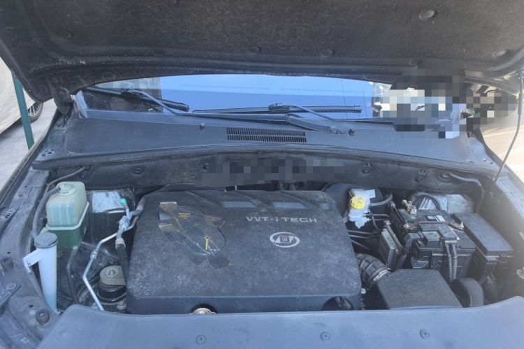 Used Baojun 560 2015 1.8L manual luxury version Engine Bay