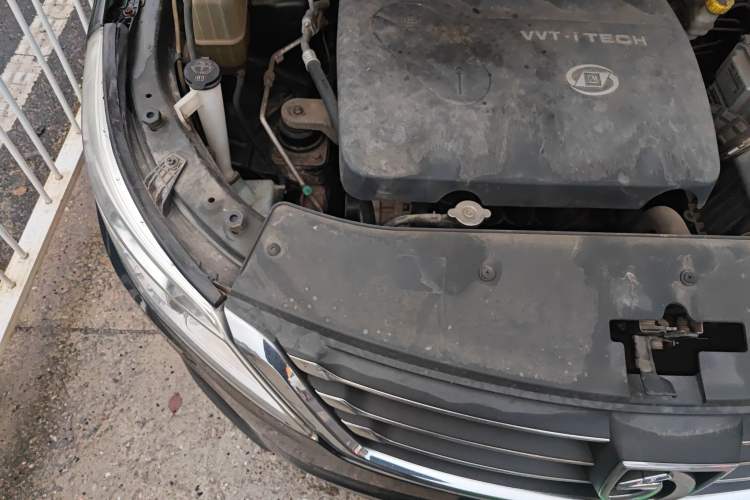 Used Baojun 560 2015 1.8L manual luxury version Engine Bay Right
