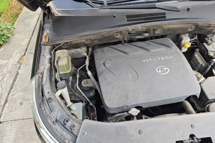 Used Baojun 560 2015 1.8L manual luxury version Engine Bay Right