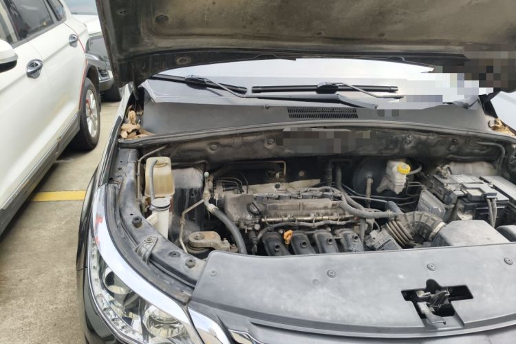 Used Baojun 560 2015 1.8L manual Comfort trim level Engine Bay Right