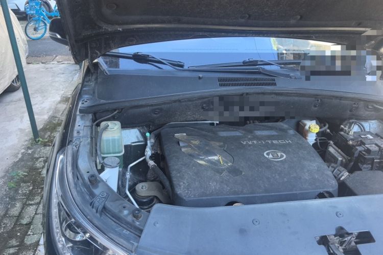 Used Baojun 560 2015 1.8L manual luxury version Engine Bay Right
