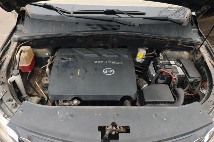 Used Baojun 560 2015 1.8L Manual Elite Edition Engine Bay