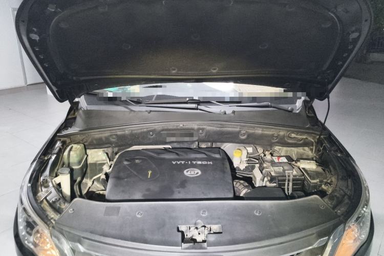 Used Baojun 560 2015 1.8L manual luxury version Engine Bay