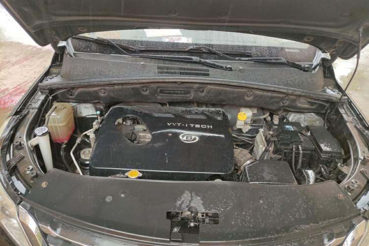 Used Baojun 560 2015 1.8L manual luxury version Engine Bay
