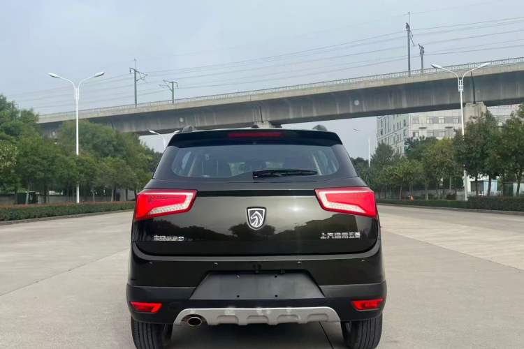 Used Baojun 560 2015 1.8L Manual Elite Edition Exterior 5